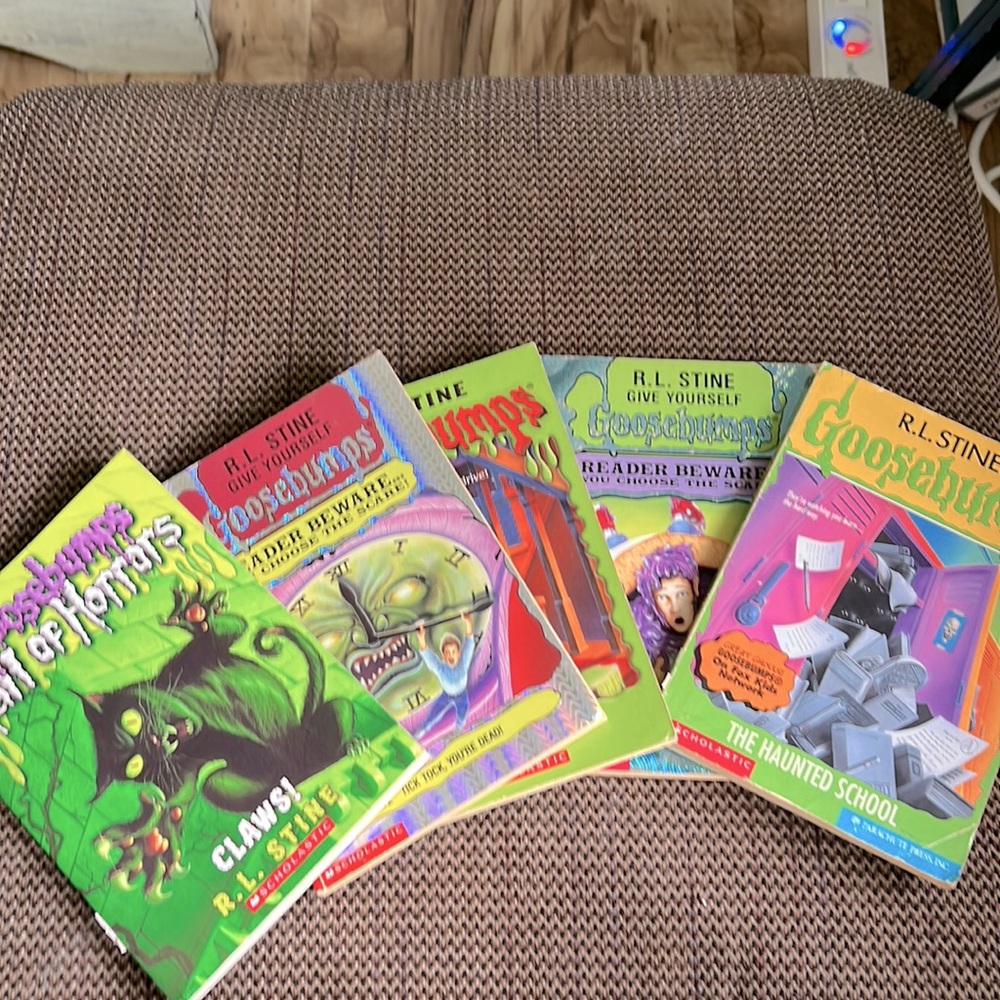 Goosebumps books set of 5